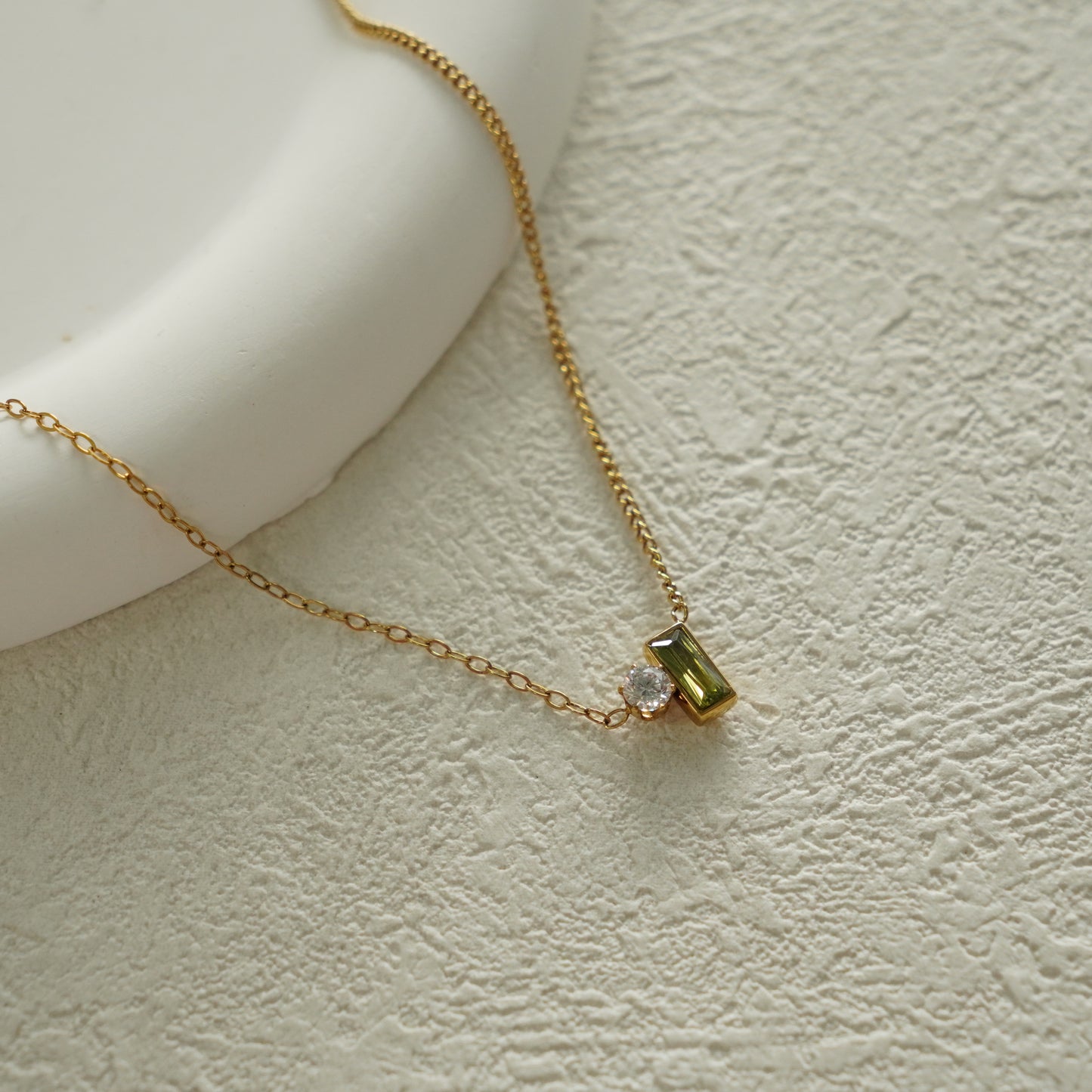 Queen Simple Necklace