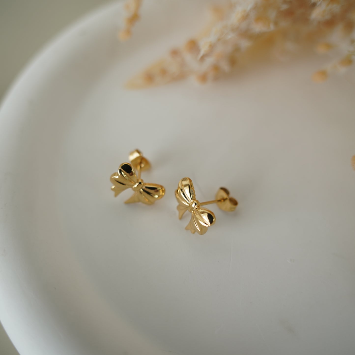 Lunis Ribbon Earring