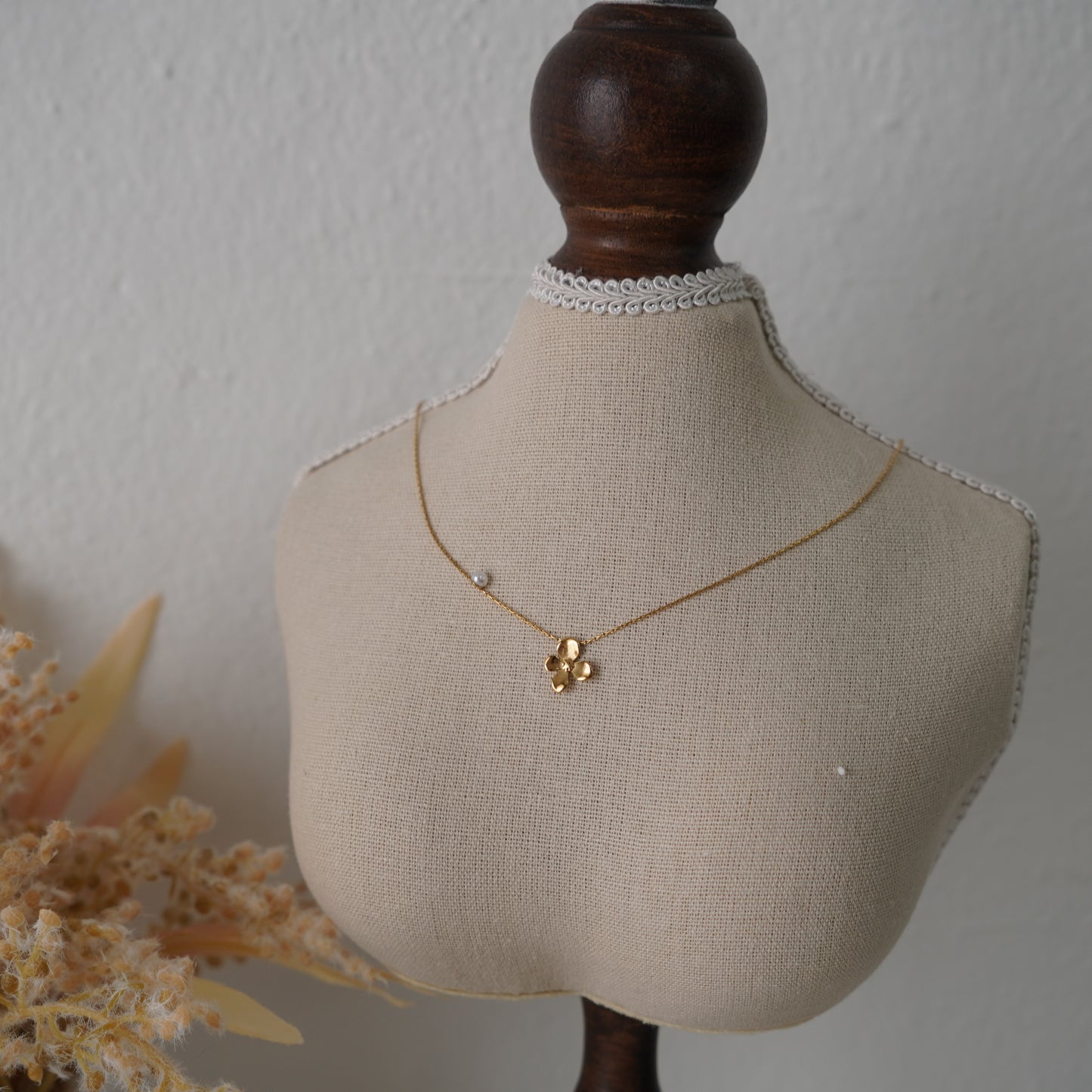 Tewon Flower Necklace