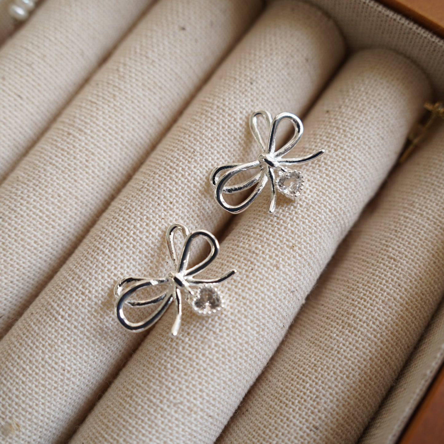 Hana Ribbon Earring