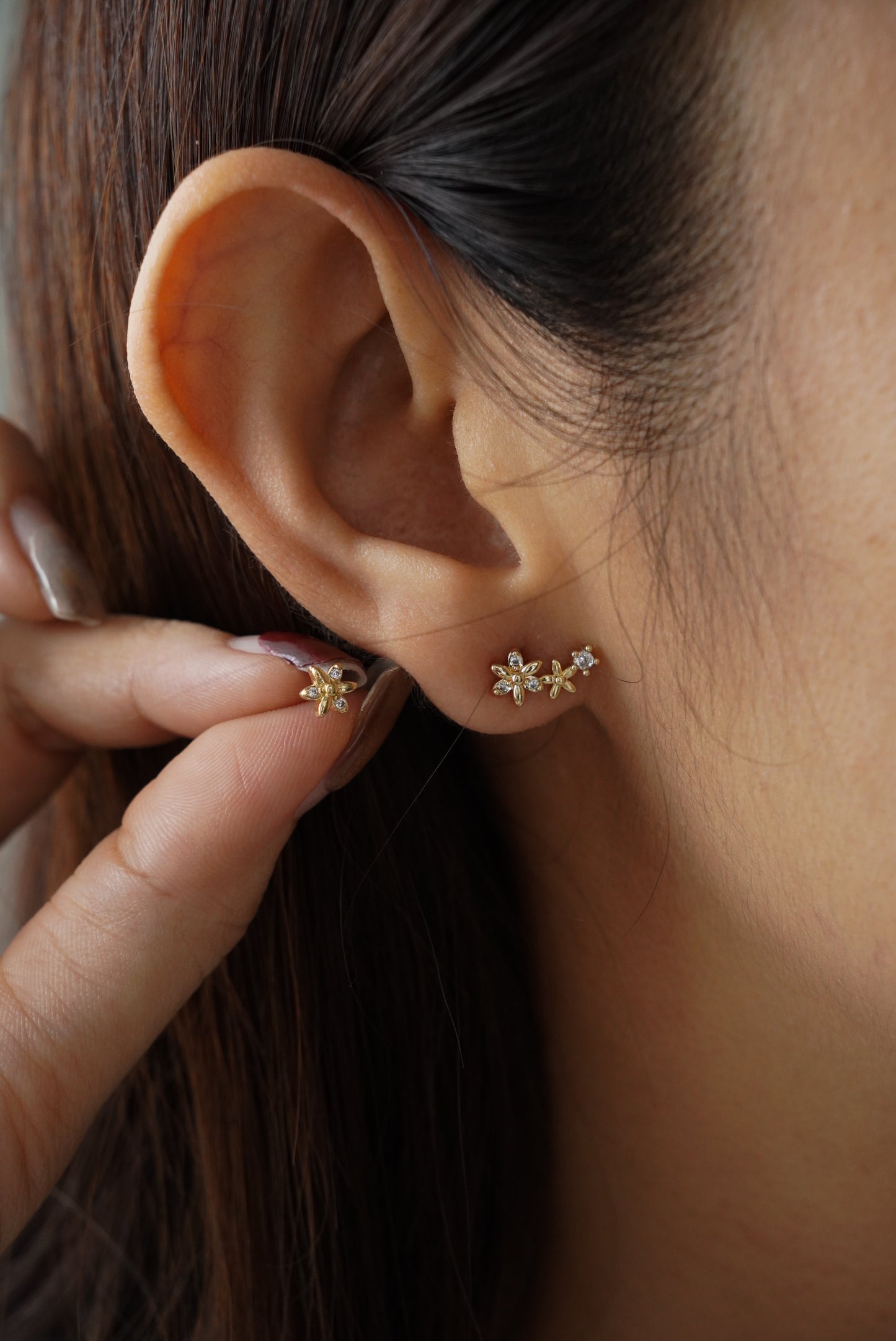 Elarie Flower Mini Earrings