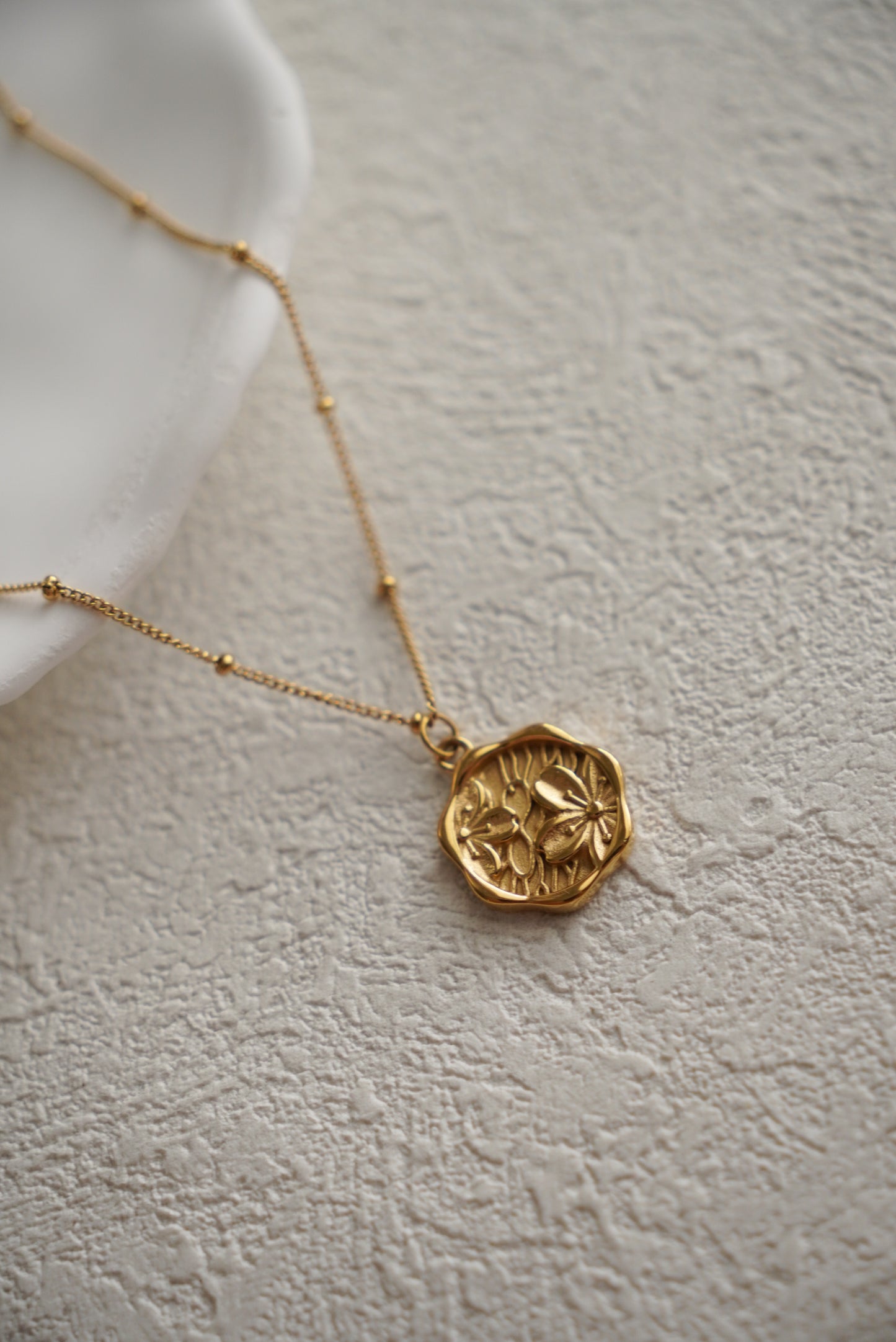 Flower Carving Necklace