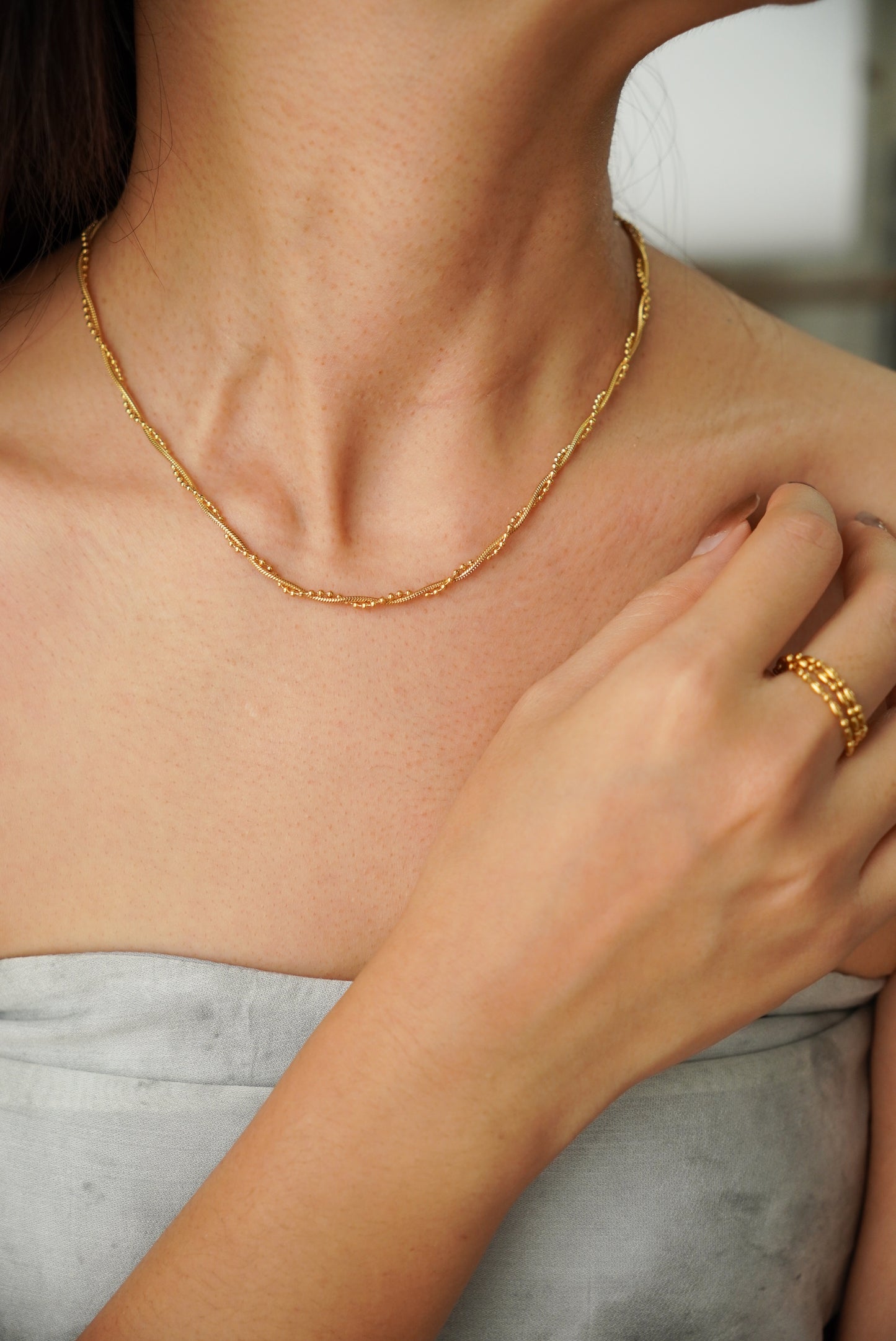 Elegant Overlap Necklace