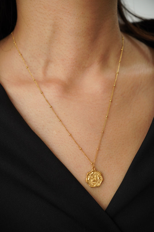 Flower Carving Necklace