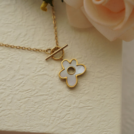Shuuz Flower Necklace