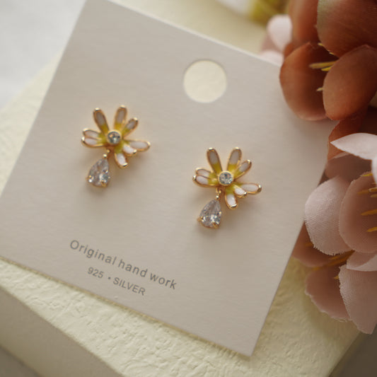 Summer Daisy Earring