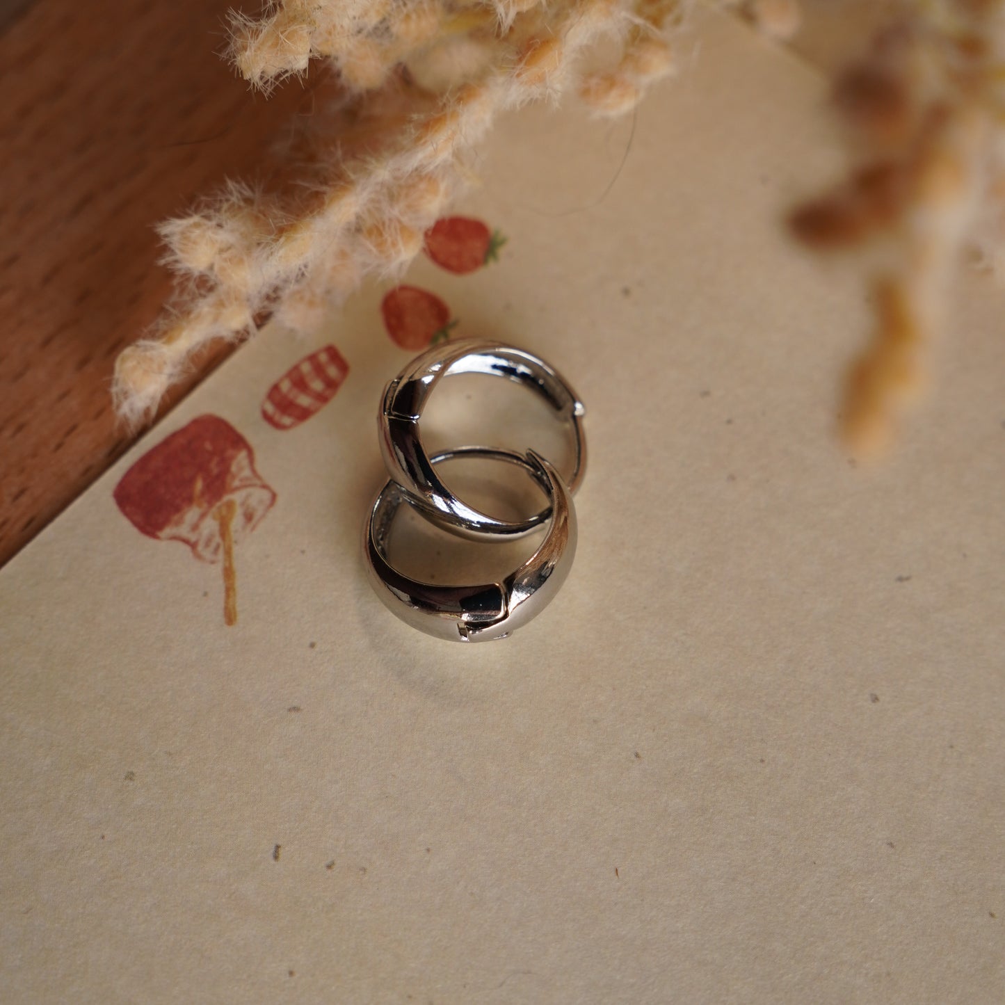 Rainnie Simple Huggie Earring