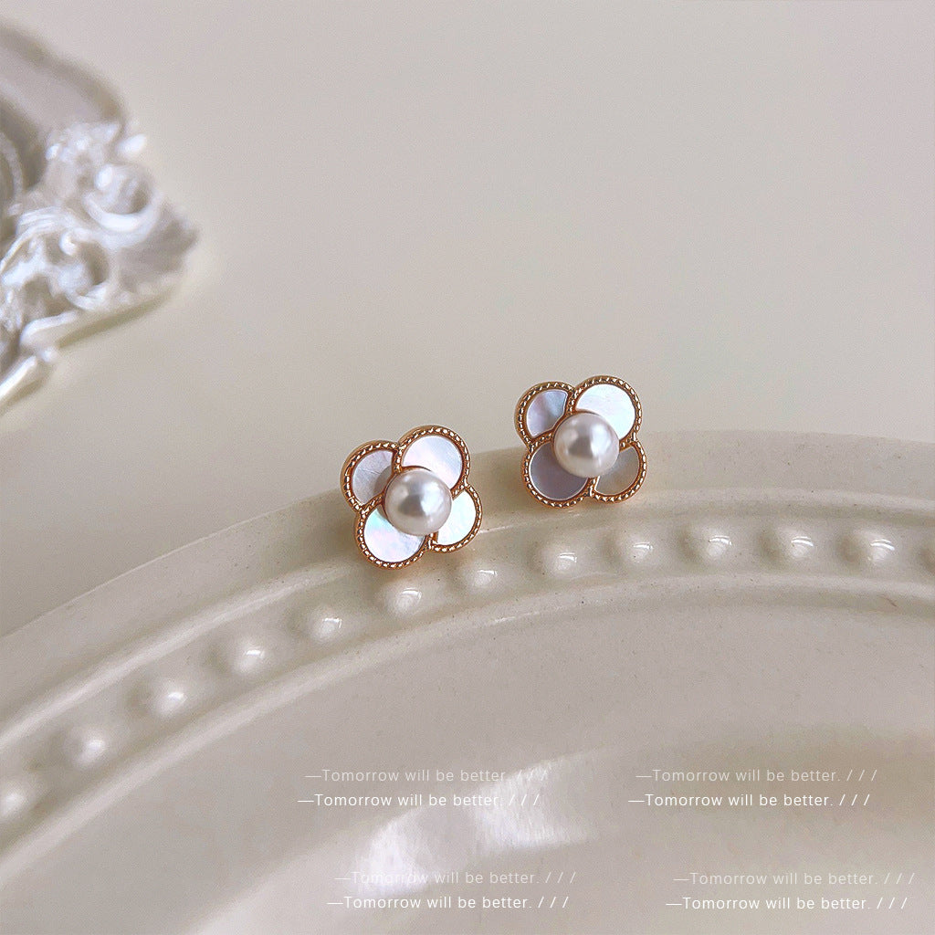 Ginne Shell Flower Earrings